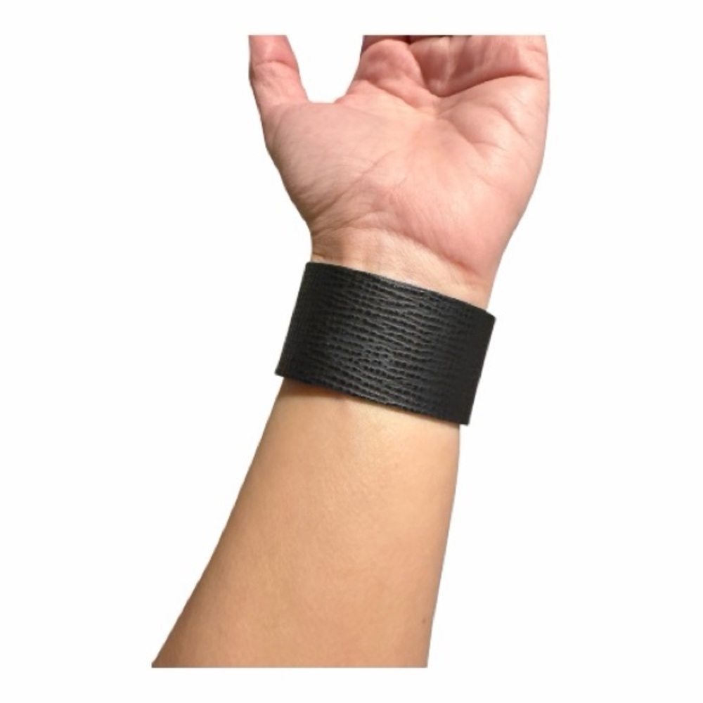 Henri Bendel Black and Silver Bracelet - Picture 5 of 8